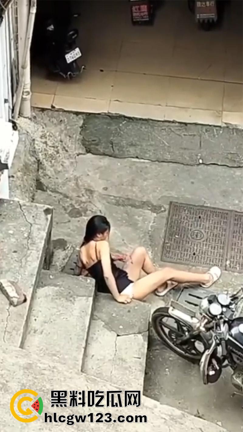 吸毒少女真实状况，女友被骗吸毒成瘾，手机发现吸毒轮奸视频，浑身抽搐眼神呆滞算是废了！-6