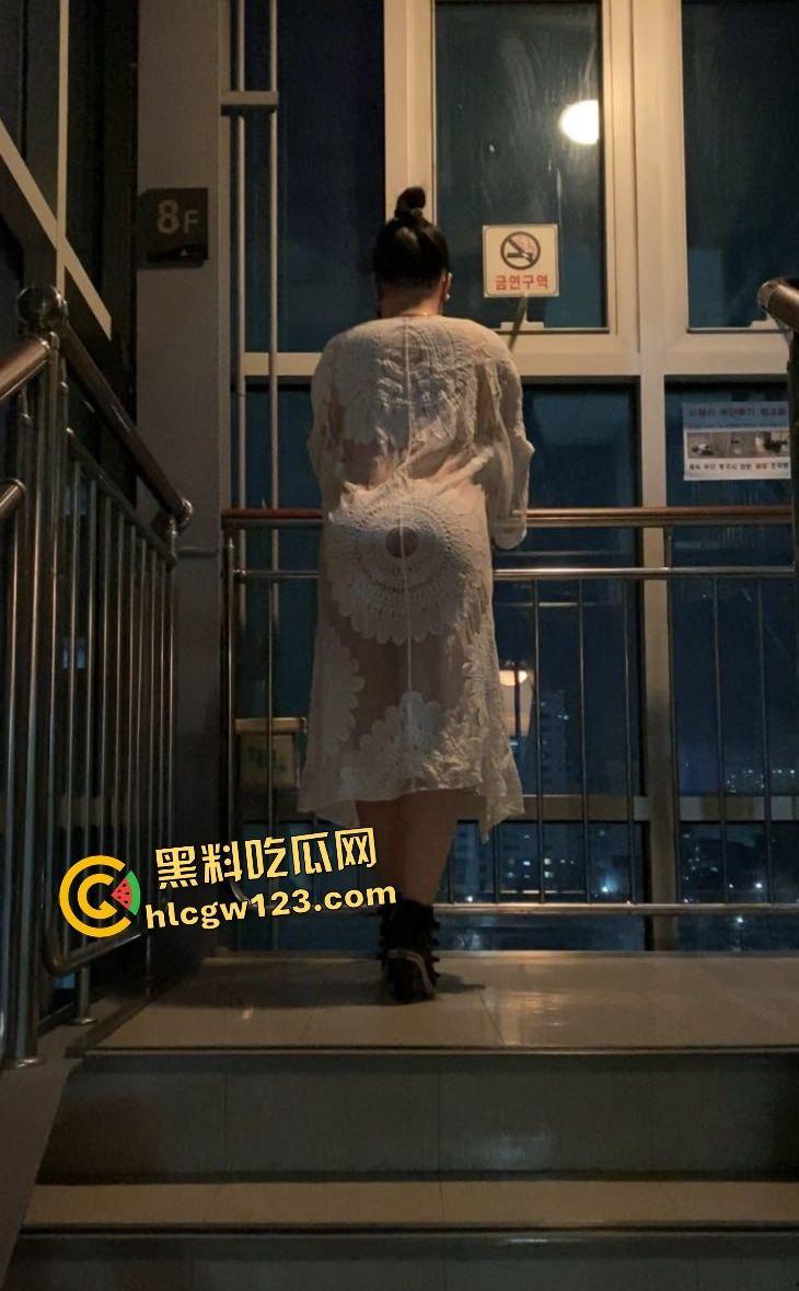 韩国【bundangcouple】巨乳蜜桃臀母狗穿军装像头牛，被后入大鸡巴征服，屁眼还会眨眼！-1