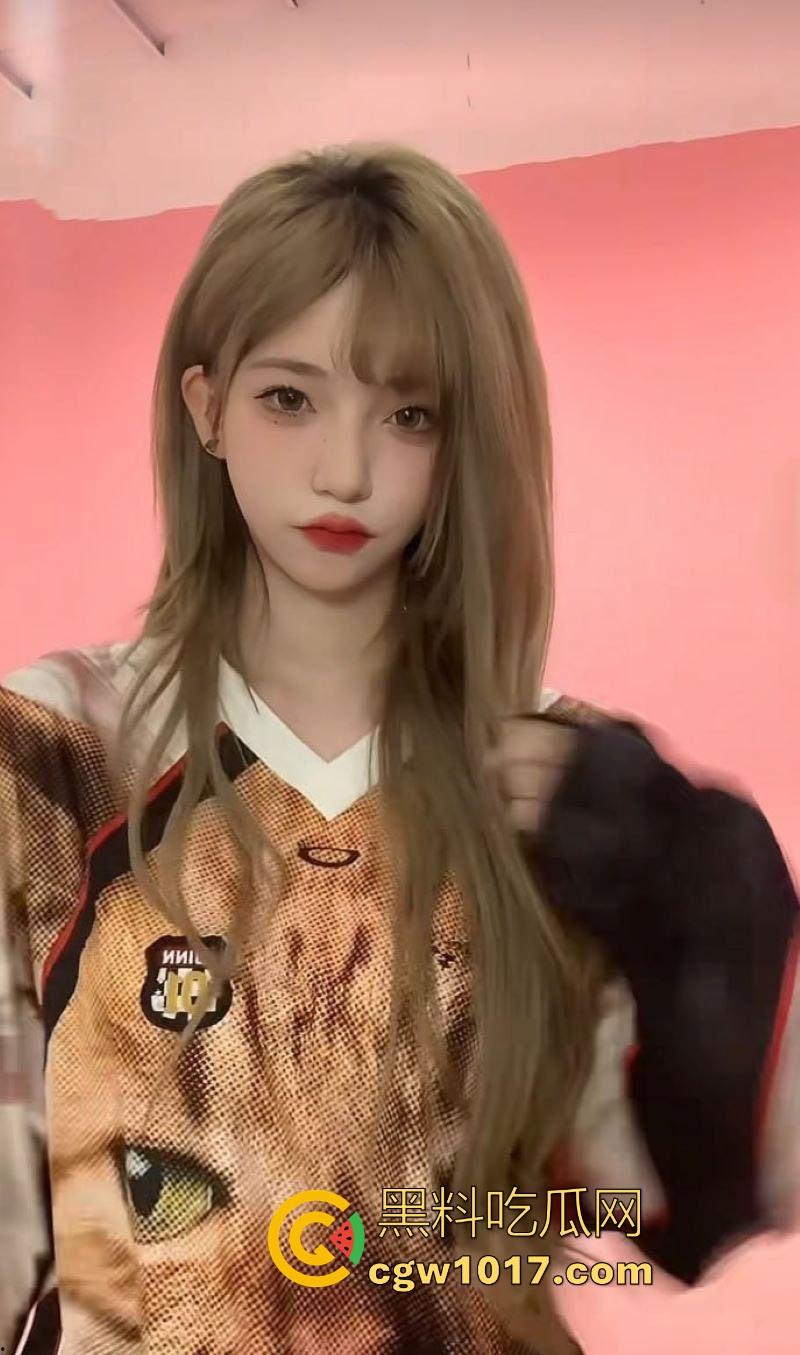 抖音高颜值网红【不要乱倒垃圾】早期私密视频曝光，极品尤物露脸深情口交深喉， 高清无码甜妹人设崩塌！-2