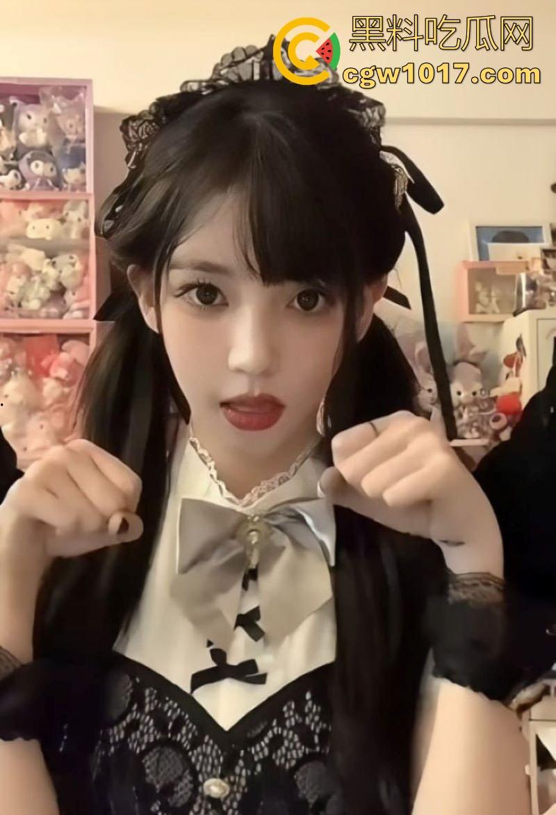 抖音高颜值网红【不要乱倒垃圾】早期私密视频曝光，极品尤物露脸深情口交深喉， 高清无码甜妹人设崩塌！-5