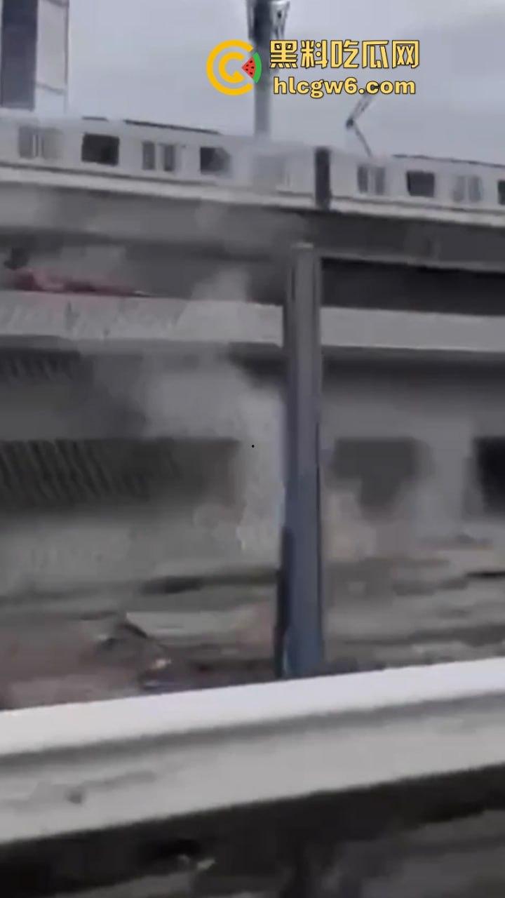 一生捅的最大的篓子！上海地铁1被工地上塔吊侵线砸停 工地项目负责人面临数亿赔偿 天塌了！-3