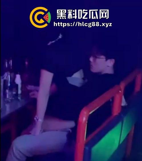 辽油三高『王庸昊』盘锦布车酒吧操白丝女，被隔壁捉偷拍，微信群疯传！-6