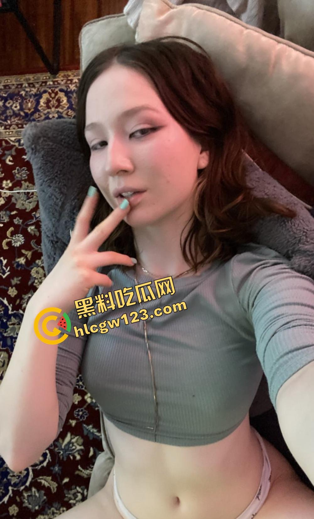 渭南骚妇胸口奶浪翻涌、逼水狂喷像高压水枪，衣服湿成透明避孕套，干到一半被她儿子撞见！-2