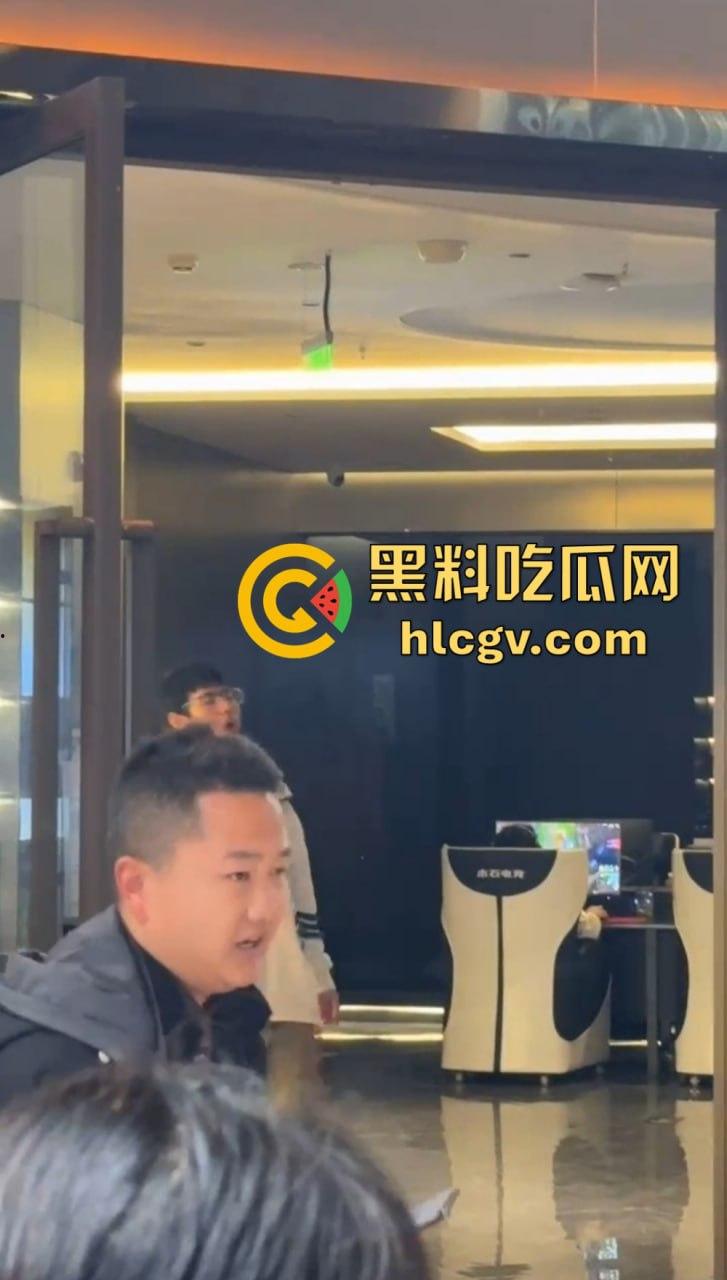 四川郫县00后小伙讨薪变命案！怒捅中介老师后自割脖子，十几刀下去仍然下不去手！-6