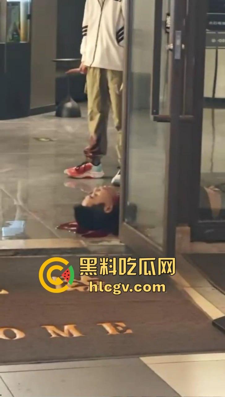 四川郫县00后小伙讨薪变命案！怒捅中介老师后自割脖子，十几刀下去仍然下不去手！-10