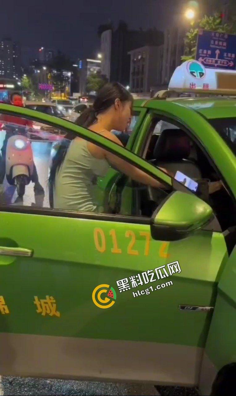 成都春熙路小仙女 因出租车司机乱收费与其发生争执 上车一分钟9块钱 扬言被殴打谩骂 最后报警处理-6