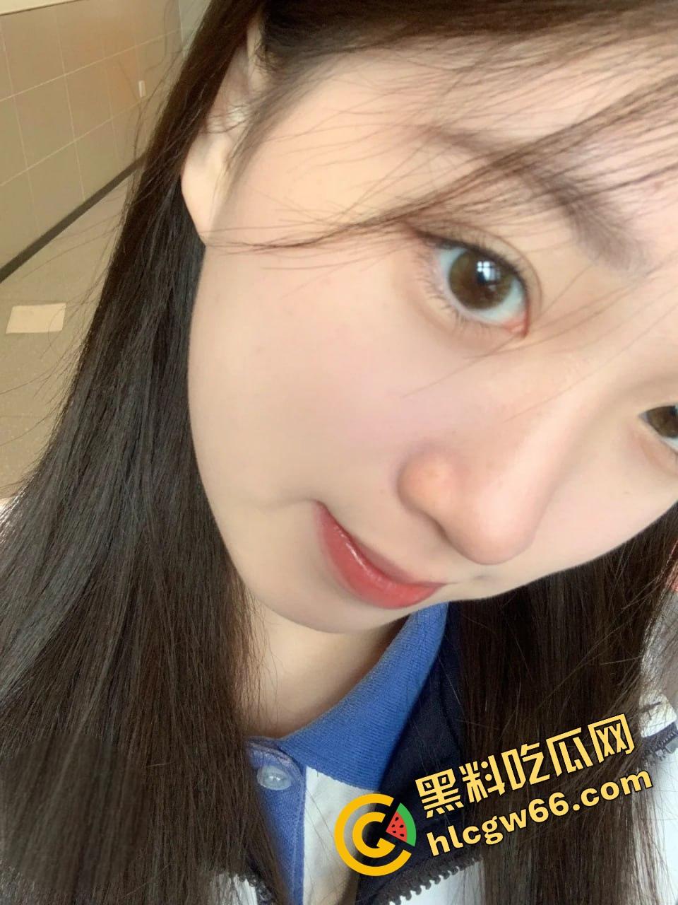 湖南骚学妹【苏润芝】穿着百褶裙给男友舔到发疯！白嫩奶子啪得跳，湿逼吸得啪啪响！-4