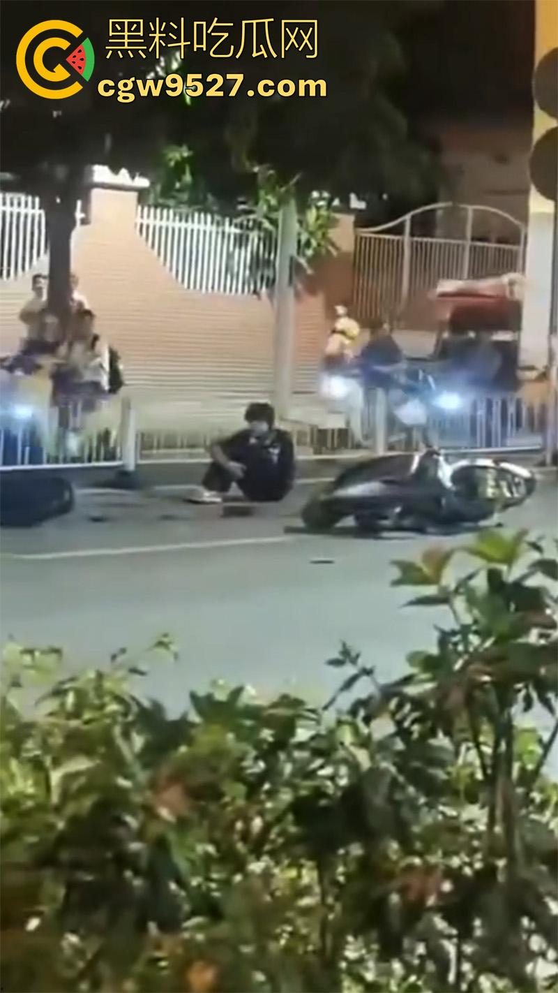 广西柳州鬼火少年，装逼失败翻车现场，自断一臂当场蒙逼，幸亏还留条命，估计再也不敢了吧！-1