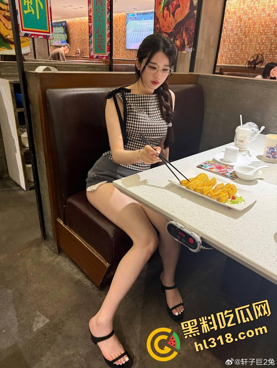 虎牙真神『轩子巨2兔』回归首秀自曝原装身材怒怼科技脸，直播剖析翘臀秘密找对象就得选纯天然！-21