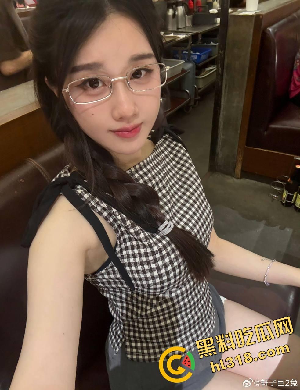 虎牙真神『轩子巨2兔』回归首秀自曝原装身材怒怼科技脸，直播剖析翘臀秘密找对象就得选纯天然！-23