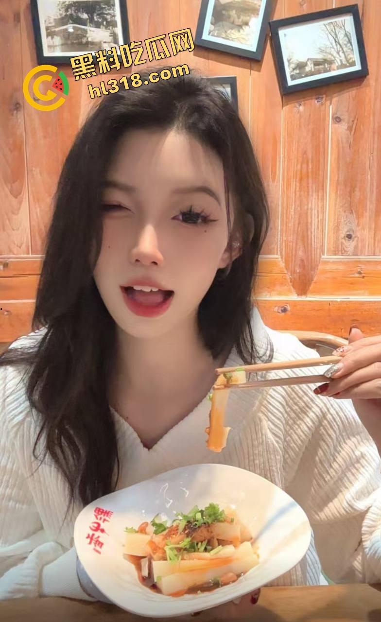 全新肾保健套餐曝光，全裸趴床任摸奶，揉奶撸屌一气呵成，花式服务直接把你榨干射完还想再来一发！-5