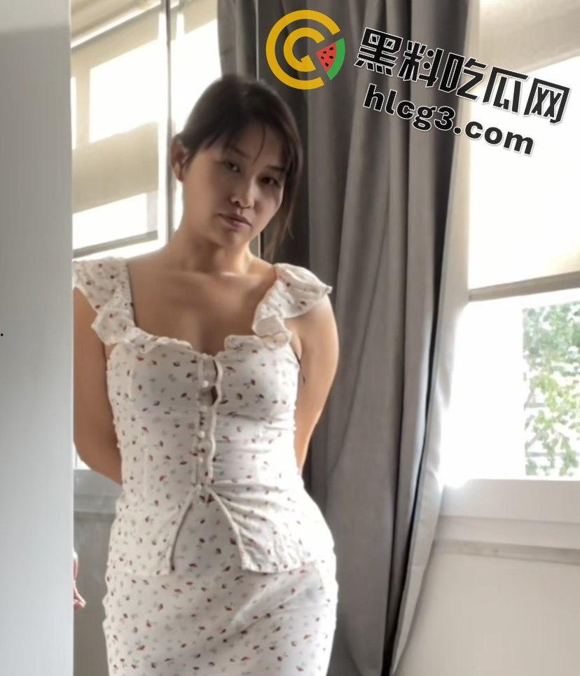 抖音贤妻良母网红『Lulu爱三明治』私拍视频曝光!华裔熟女老骚逼各种定制、自慰、肛交!-8