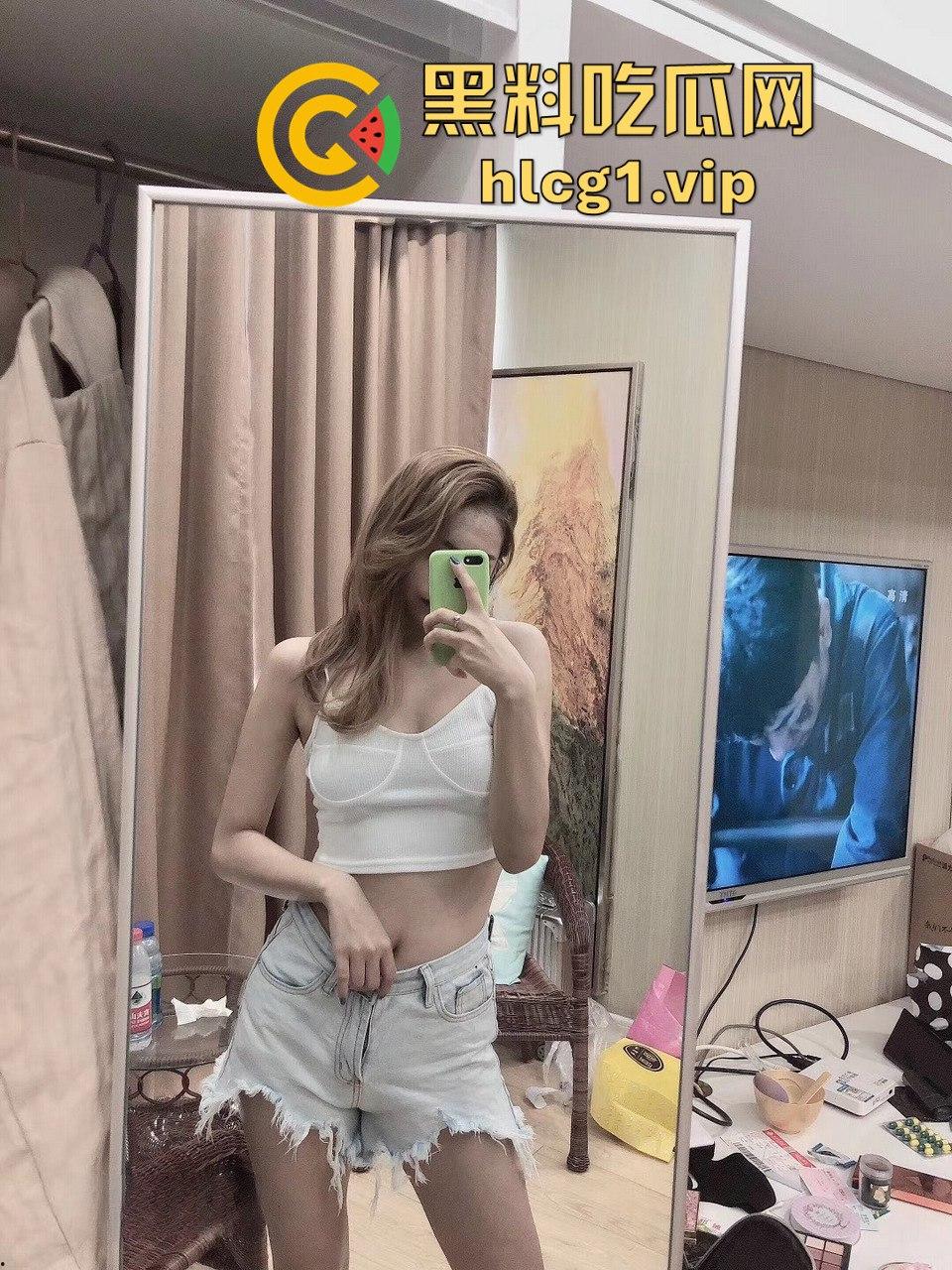 独家泄密！网红模特私密做爱自拍曝光：激情时刻全程录下，口爆、骑乘、疯狂吸吮让人目不转睛！-1