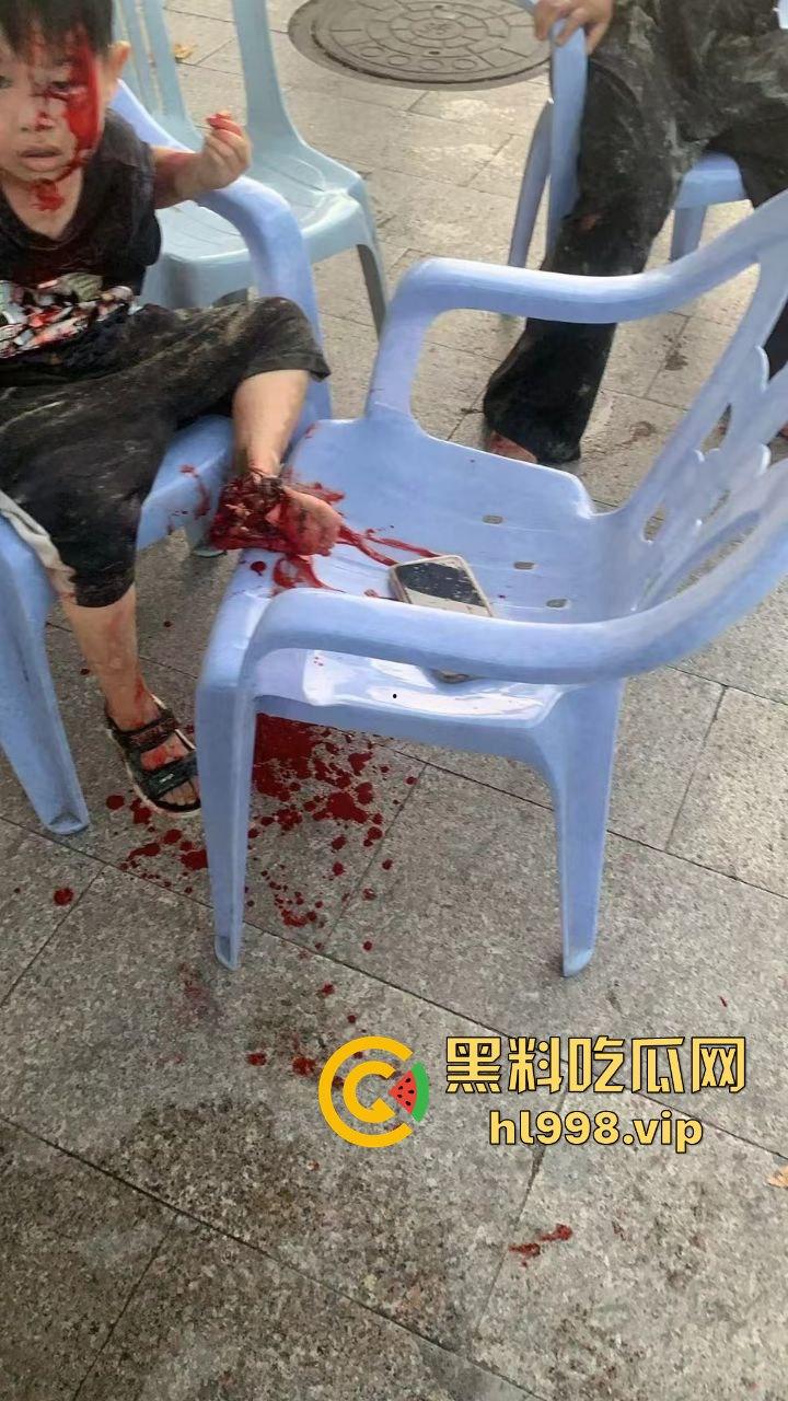 福建云霄县女司机火烧车疯狂冲撞学校！8人血洒当场，司机惨死！警方紧急调查背后真相！-15