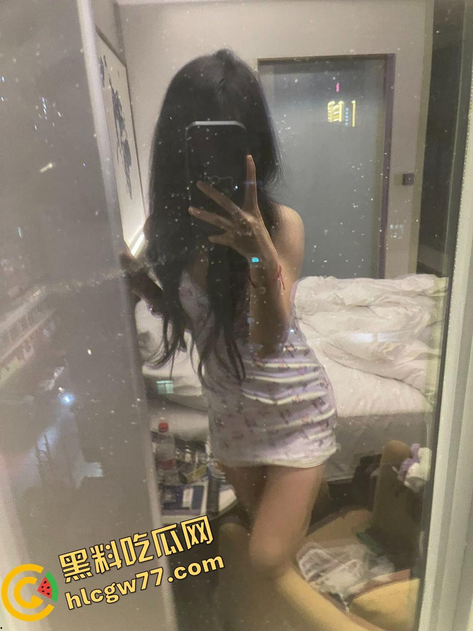 南阳『孙艺欣』浓眉大眼颜值拉满，宿舍偷拍流出，小母狗本性爆发，一晚被操7次还求再来！-4