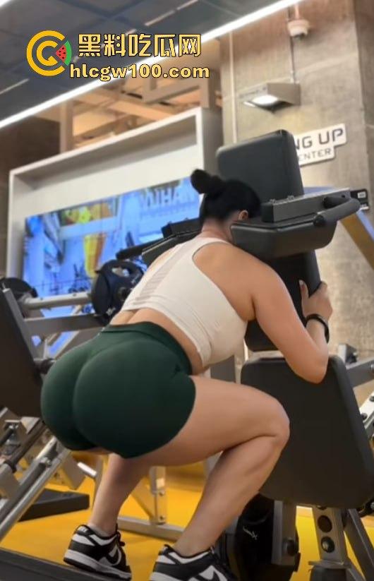 抖音健身网红『蓓蕾秋语』不雅洗澡自拍视频疯传 这翘臀太顶辣到爆 15cm以下兄弟直接劝退小鸡鸡 ！-16