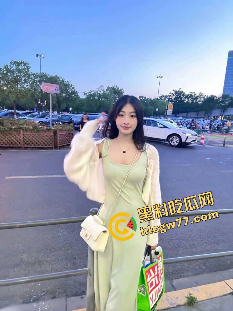 舔狗追了俩学期，她男友早就用手机拍完炮片，无锡职院校花【方诗蕊】的清纯滤镜碎成渣！-2