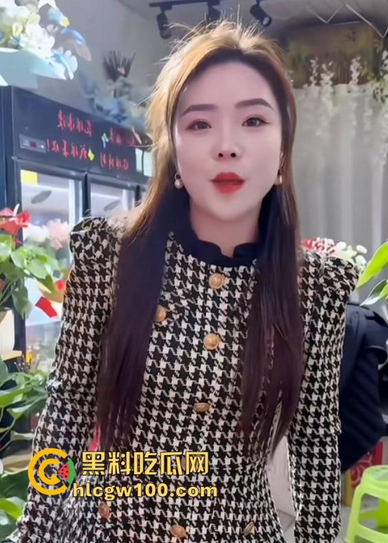 户外三通吞精女王『苏妲己』公园求大爷操完还吞精，爽完给大爷发红包，晚上又成了抖音护肤女主播上链接！-8