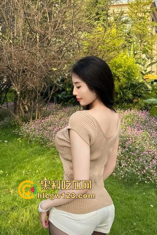 抖音高颜值网红【豆豆红儿】极品身材爆乳骚婊 酒店伺候金主爸爸 被疯狂后入爆操 做爱视频流出！-7