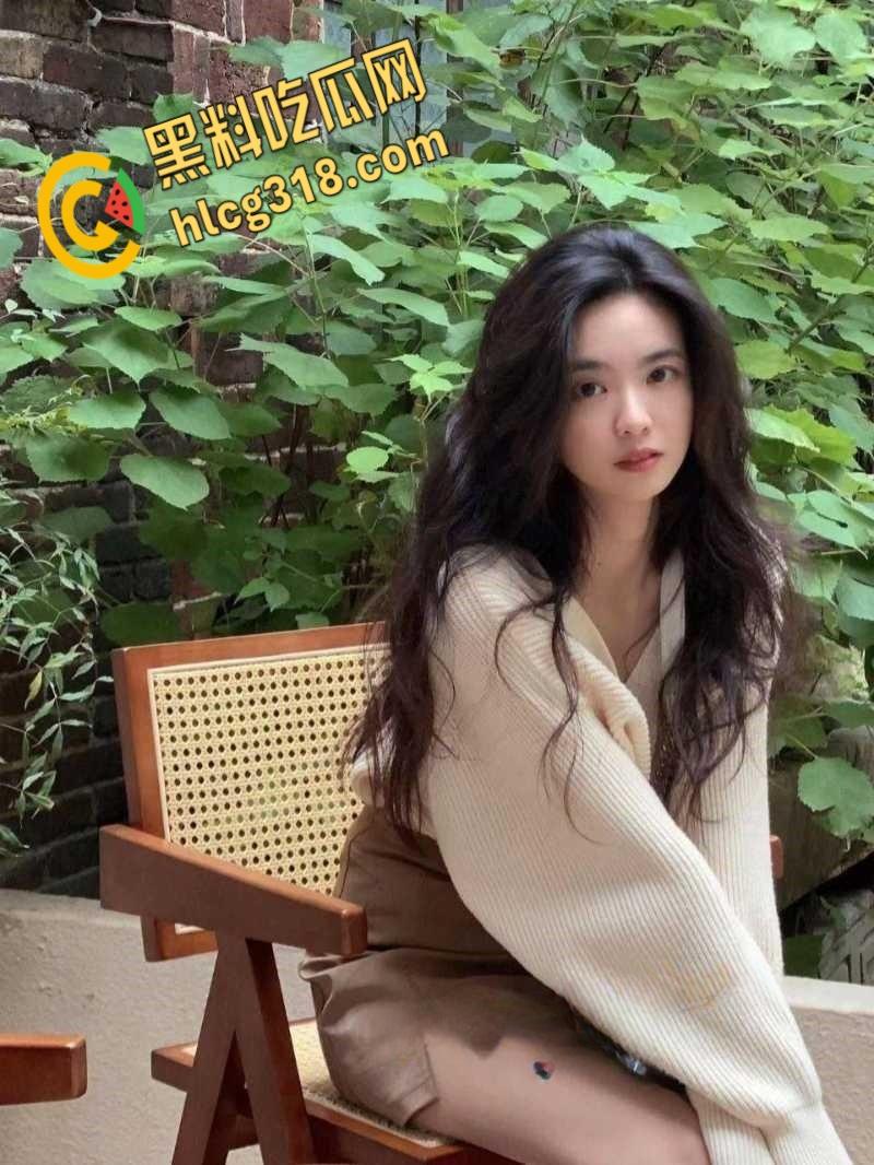 湖南辣妹子幼师【李诗瑶】，反差婊的颜值天花板，金主给的实在是太多，深喉口交的表情也太沉醉了 ！-1