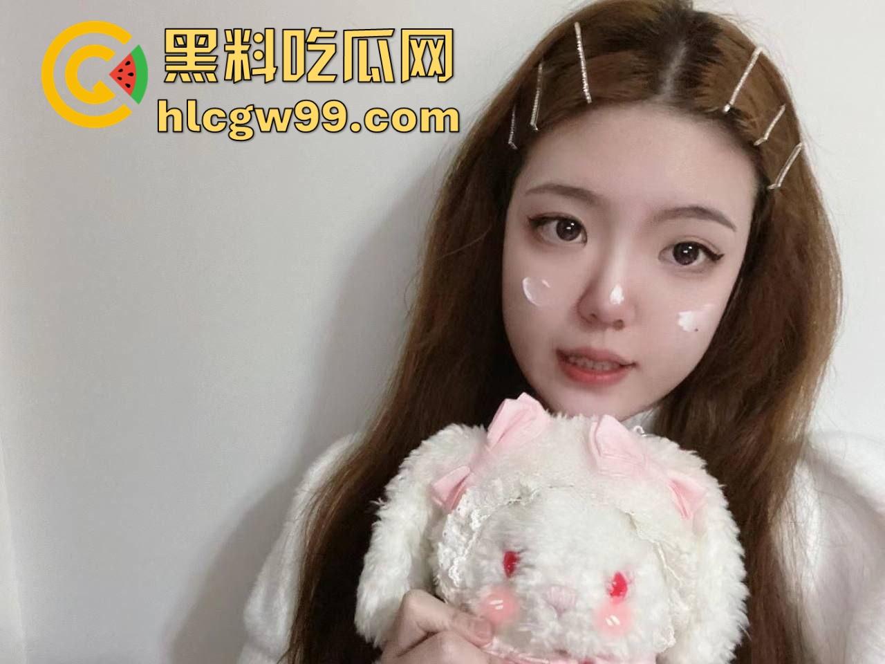 过年约炮杭州女大【孙倩倩】高冷皮囊下藏着欠操样，长毛衣底下啥都没穿，粉嫩骚逼湿成狗，跪着求肏被捅穿！-6