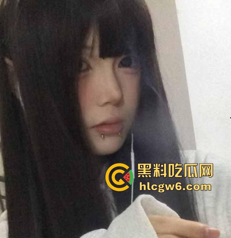 成都19岁反差小萝莉【陈欣怡】不雅视频全网疯传！可爱得像天使，粉嫩嫩的小脸蛋配上白花花的美乳嫩穴！-4