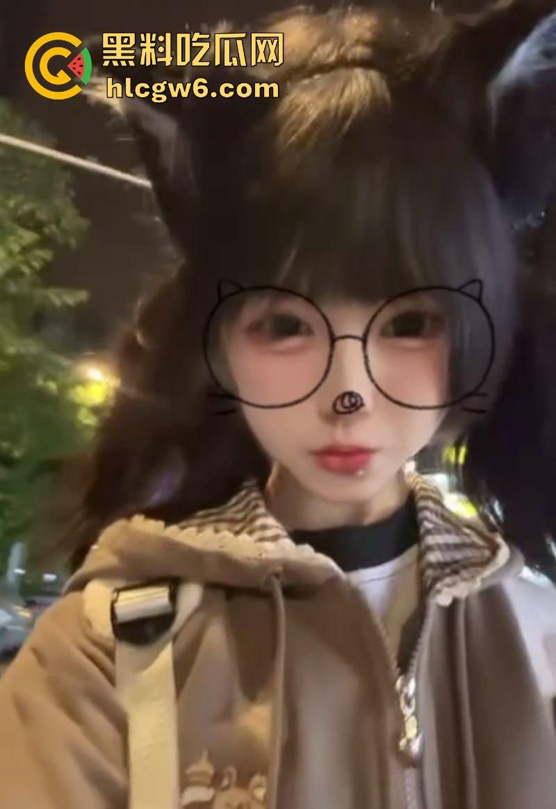 成都19岁反差小萝莉【陈欣怡】不雅视频全网疯传！可爱得像天使，粉嫩嫩的小脸蛋配上白花花的美乳嫩穴！-8