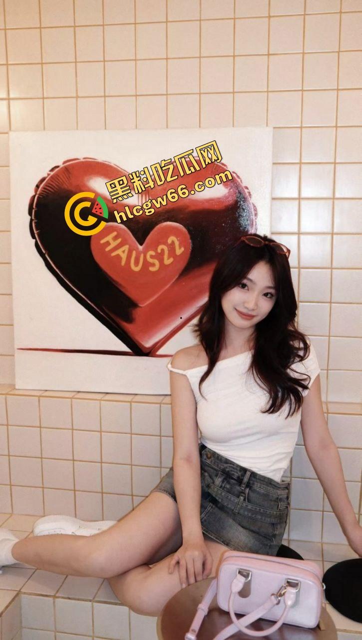 湖南大学清纯女【王丽】被操成狗，男友暴力口交多姿势爆操，小穴夹得死死，贱叫声听了就想操！-14