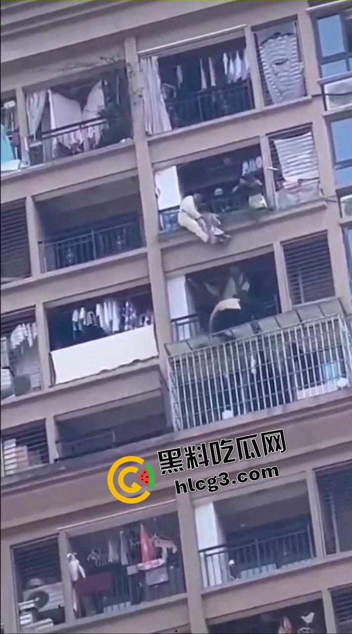 活久见！重庆书法老师『黄钦煌』爱上年轻大奶幼师 回家闹离婚 跳楼威胁妻子未果 坠楼死亡！-9