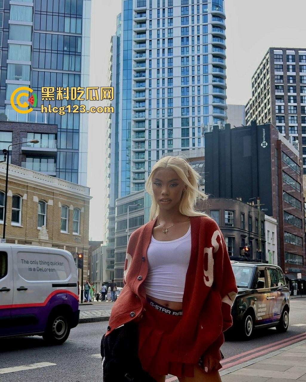 DJ Chelsea秀身材震撼全场，男友场外找妹大秀高难度姿势，黑人体力太猛了！-6