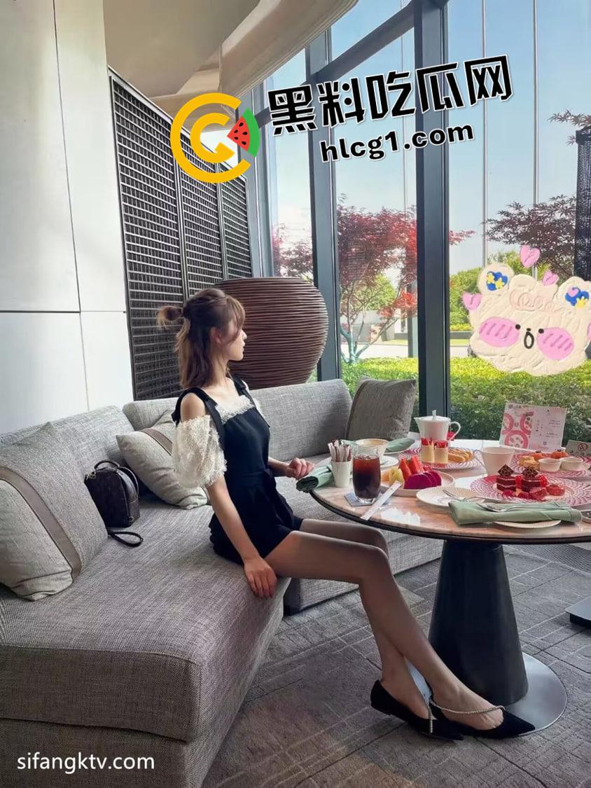 上美高颜值学姐 气质与风骚并存 情人节送花就能打炮 呻吟叫声爽撸 私密偷拍流出-7