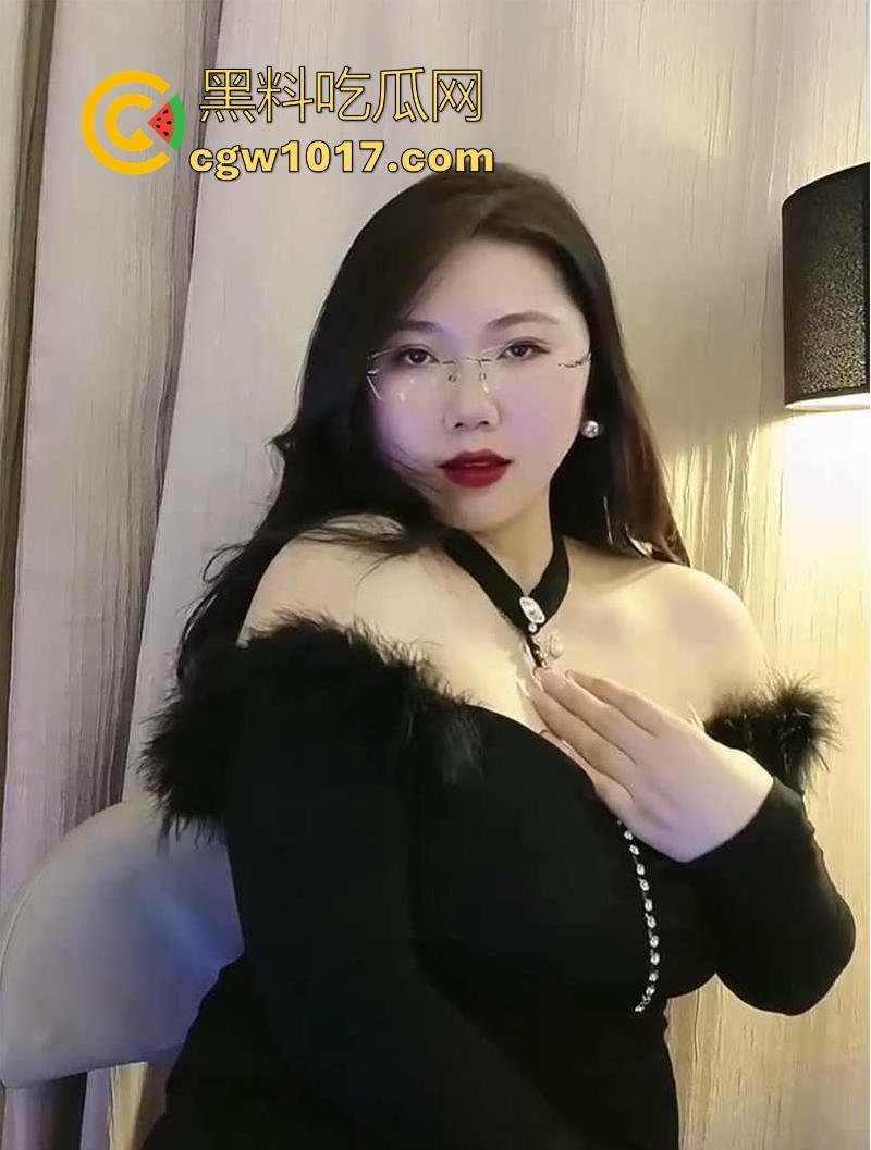 快手微胖熟女网红【耲戇薹脔素姐】不雅视频流出！线下被大哥约炮，跪地含屌猛舔，完美露脸浪叫销魂！-4