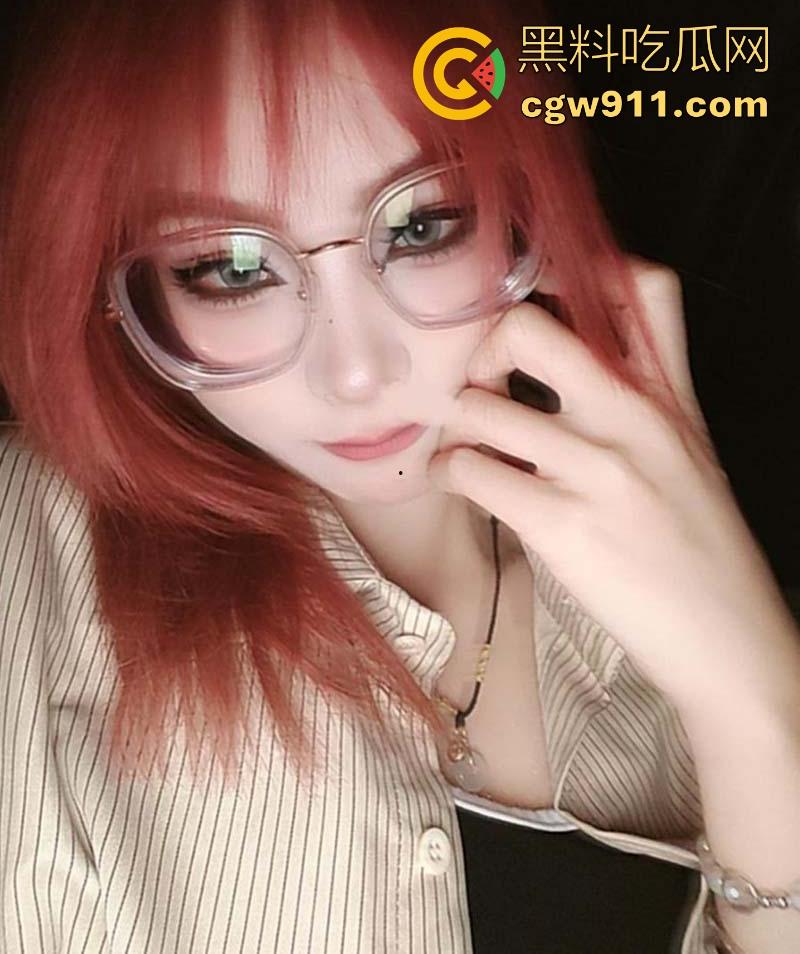 四川成都大奶陪酒女【刘思灿】私下约炮视频曝光，金主调教乳夹肥臀摇曳，蜜桃肥臀迫不及待求大屌插入！-3