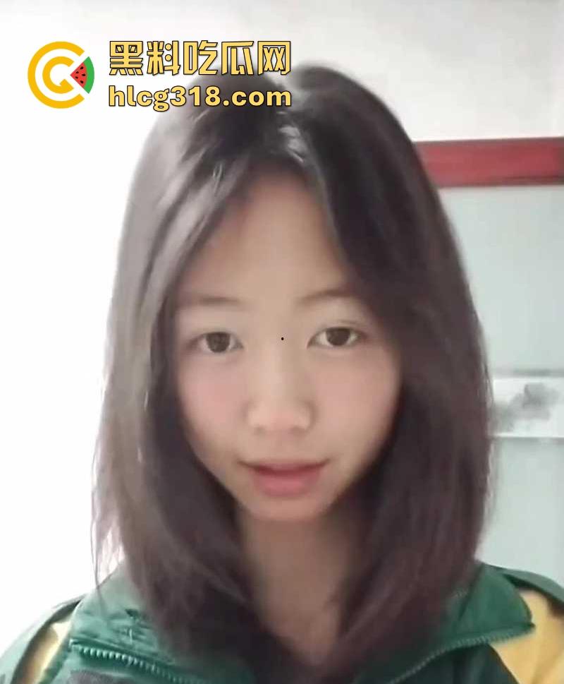 山东烟台学生妹【邓睿熙】18岁极品反差少女软件约炮，掰穴揉搓淫骚自慰勾引炮友，咋这么浪！-1