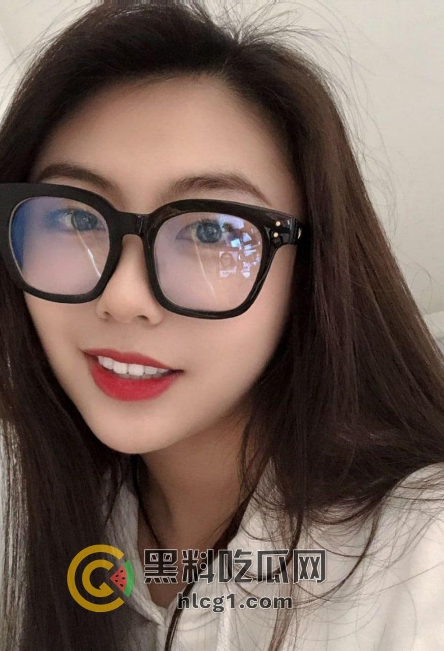 山航机长「何娜娜」原地干拔起飞，只为赶回去吃男友鸡巴，躺卧口爆视频被曝出！-2