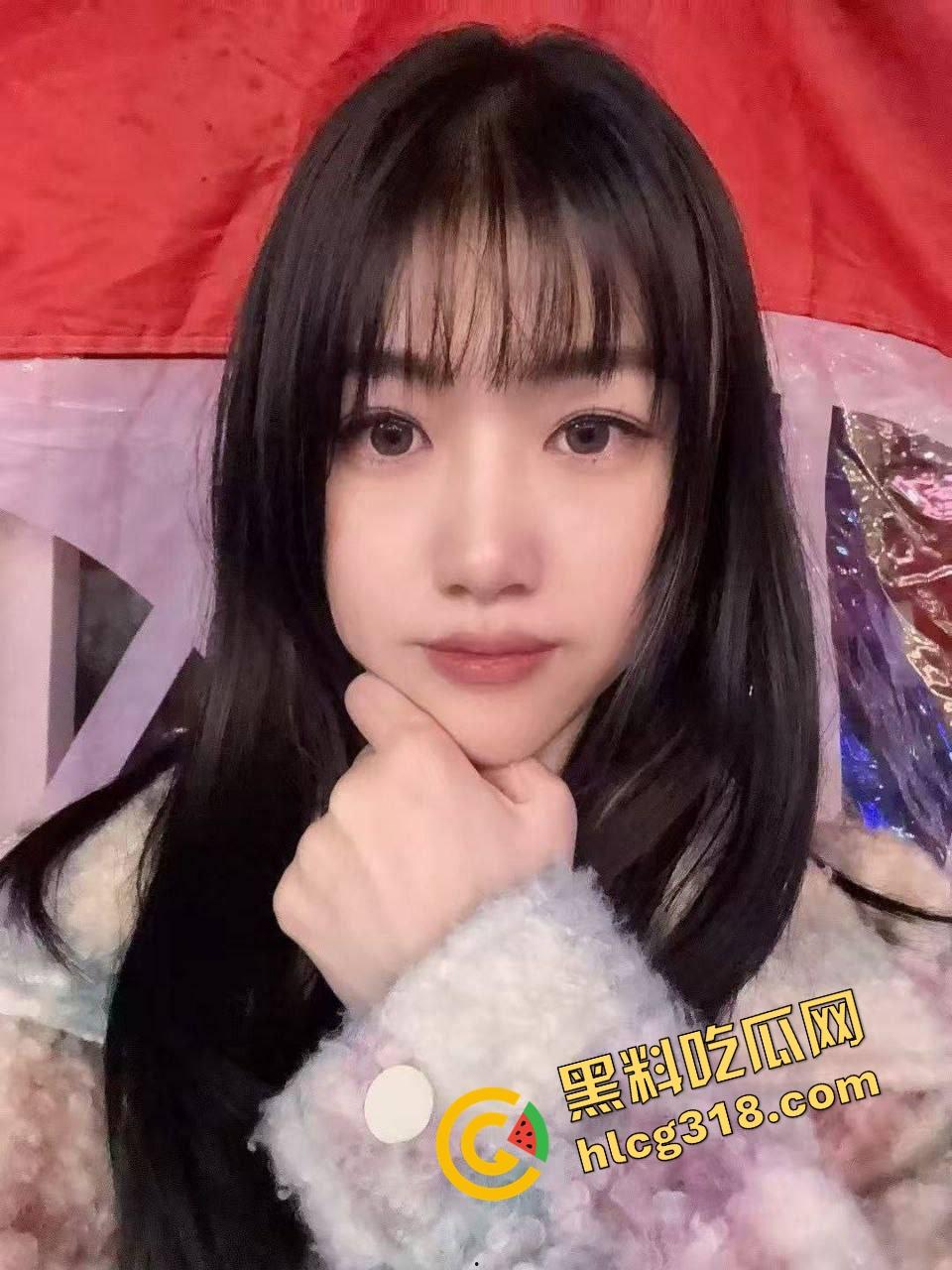 清华北大抢着要的校花，被干成三洞齐喷的舔棒狗，舔了三个月的女神，被我用狗链拴着后入肏到尿失禁！-2