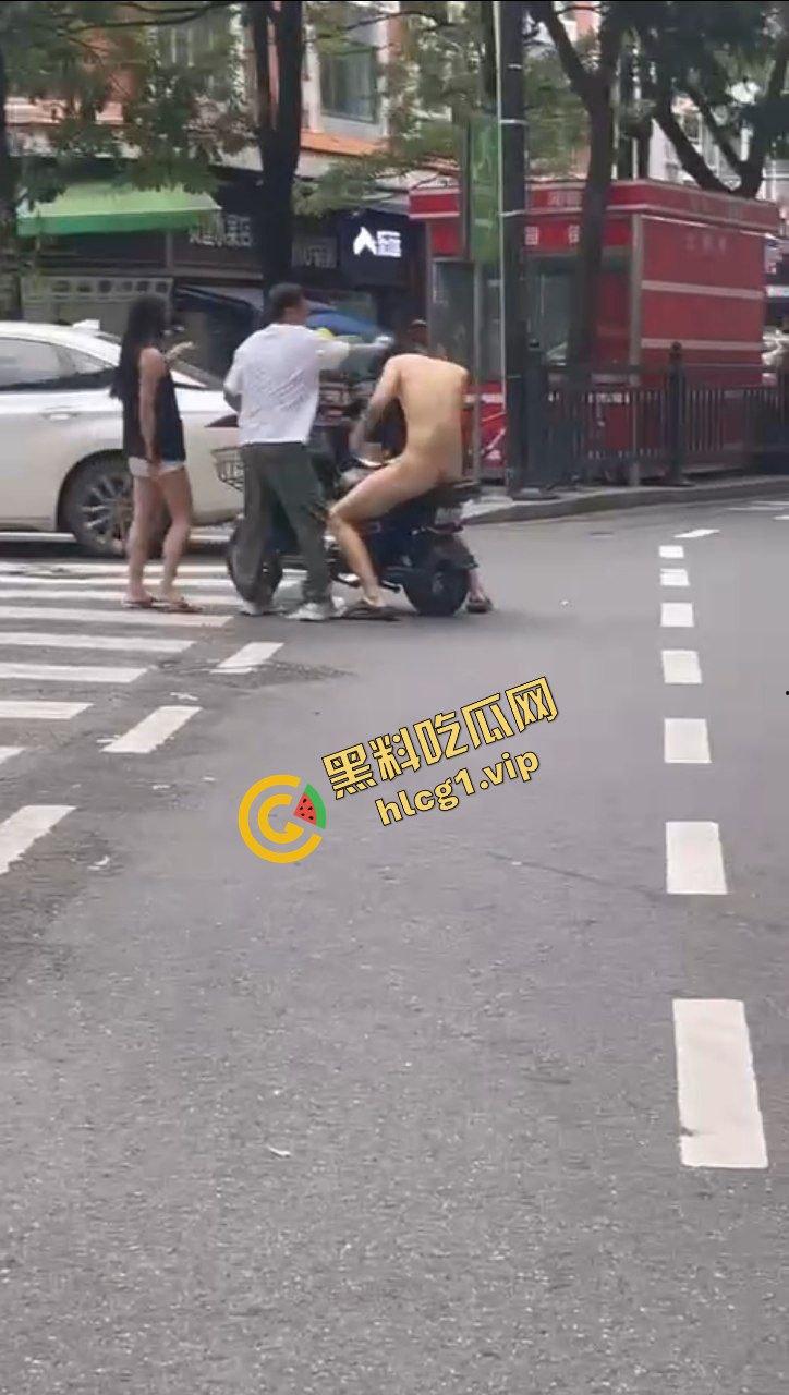 广东广州惊现帅哥裸男！一路猥亵女子 一同上车！炸裂全网！-6