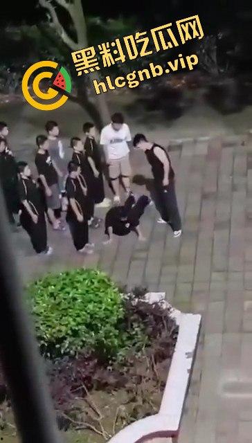 河南武校凌晨体罚学生引发热议！网友直呼太过分-1