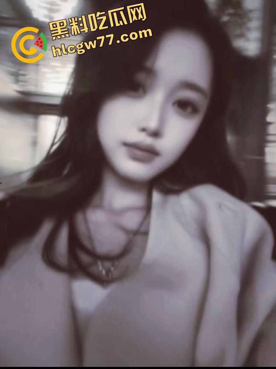 天津大哥教坏嫩妹，第一次露出玩得比老司机还野，遇交警反而撅得更高，真公共炮架-1