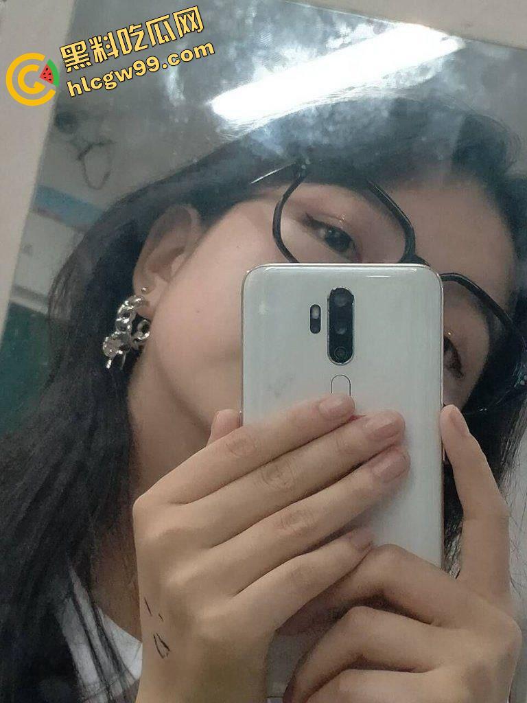 宁夏坤德学院性瘾少女【赵妍妍】舌钉乳钉装饰身体，翘起肥臀享受巨棒深入蜜穴！-1