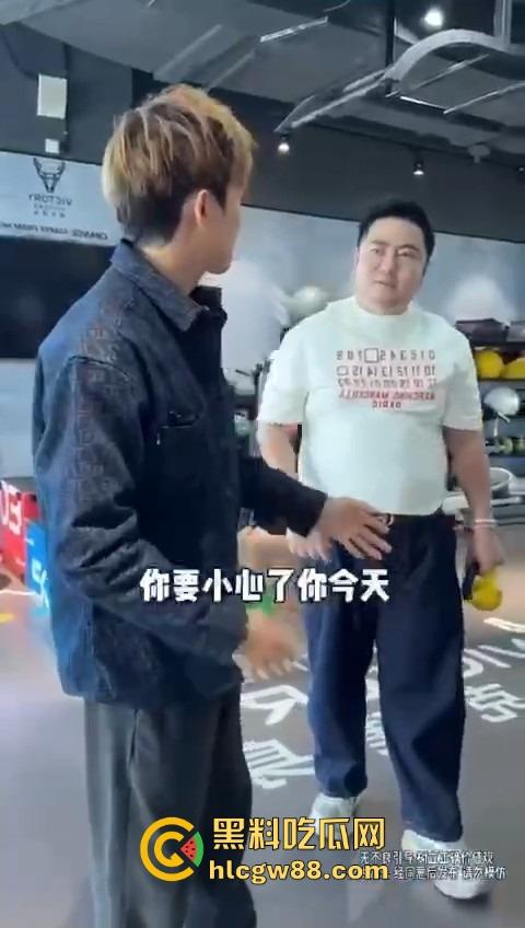 打入成都GAY圈，熊猪文化震碎三观，胖熊陪床8000块，花钱买个肉山压床？到底是什么口味？-9