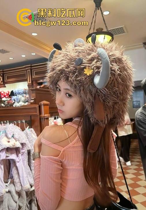 抖音同城约炮【Evelynnn_】翘臀大奶迷人 首次约炮主动上位 自己摇晃抽插 大屁股真诱惑啊!-4