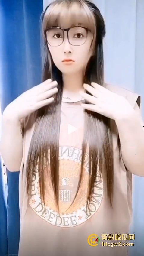 抖音大奶网红『我叫欧阳哟』巨乳上下弹跳啪啪全程露脸，口交姿势浪到不行 高潮时还对镜自拍自慰！-4