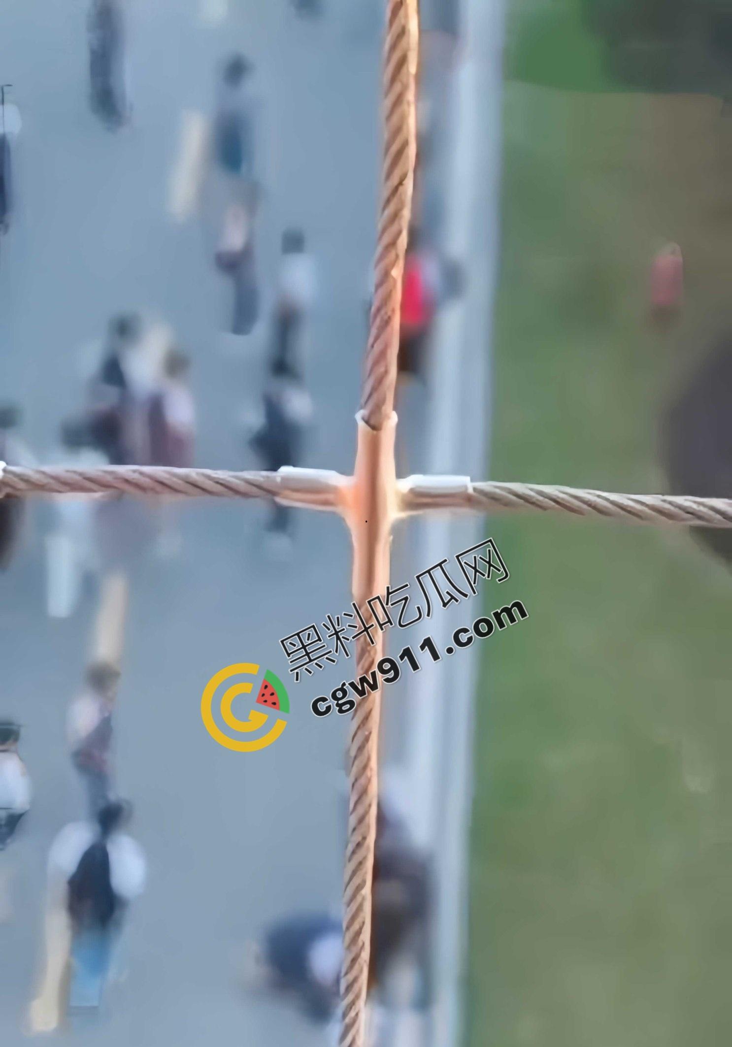 重庆渝北职教中心惊爆：学生匍匐磕头求饶，校园操场变凌辱场！慌乱、屈辱与冷漠共舞，教育光辉何时重现？-4