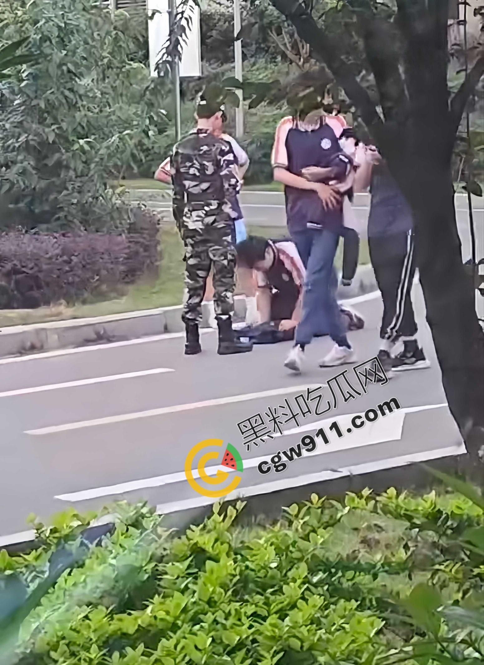 重庆渝北职教中心惊爆：学生匍匐磕头求饶，校园操场变凌辱场！慌乱、屈辱与冷漠共舞，教育光辉何时重现？-9