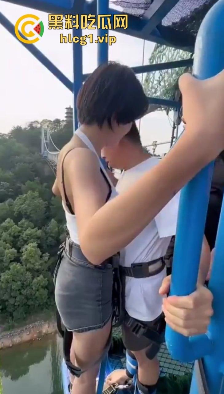 陪护媛来了！景区推出蹦极陪跳援 花式玩法层数不穷 报地址怕又被查了！-7