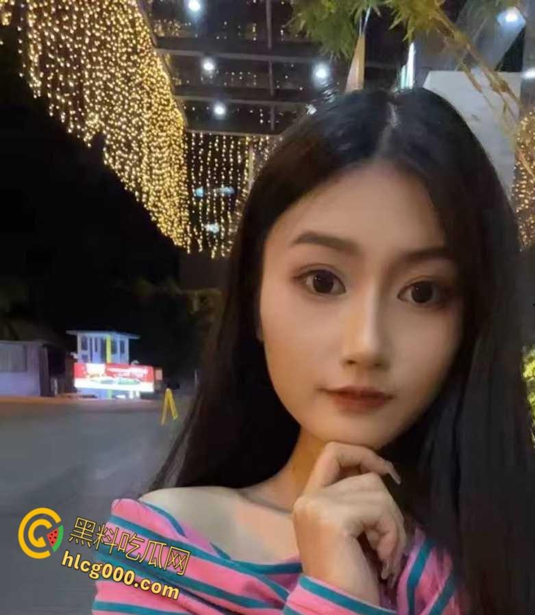 贵州嫩妹【王越】裸贷1.4万，无法偿还只能无奈肉偿还款，她的男朋友也只能看着，戴着手铐无套后入爆操 !-5