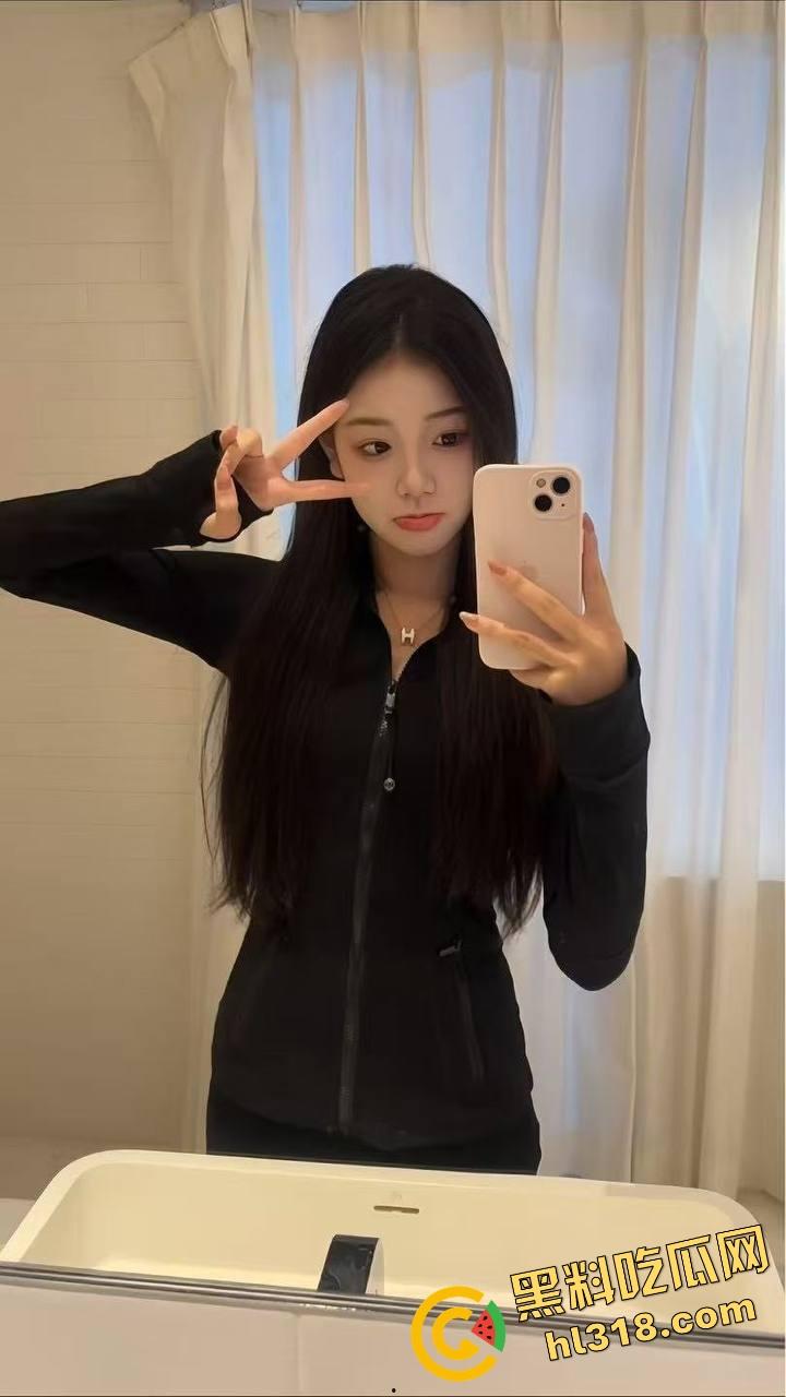 小鬼子财阀泳池淫趴曝光，巨乳尤物泡在泡泡池里，被富豪轮流后入爆操，水声浪叫混成一首交响曲！-1