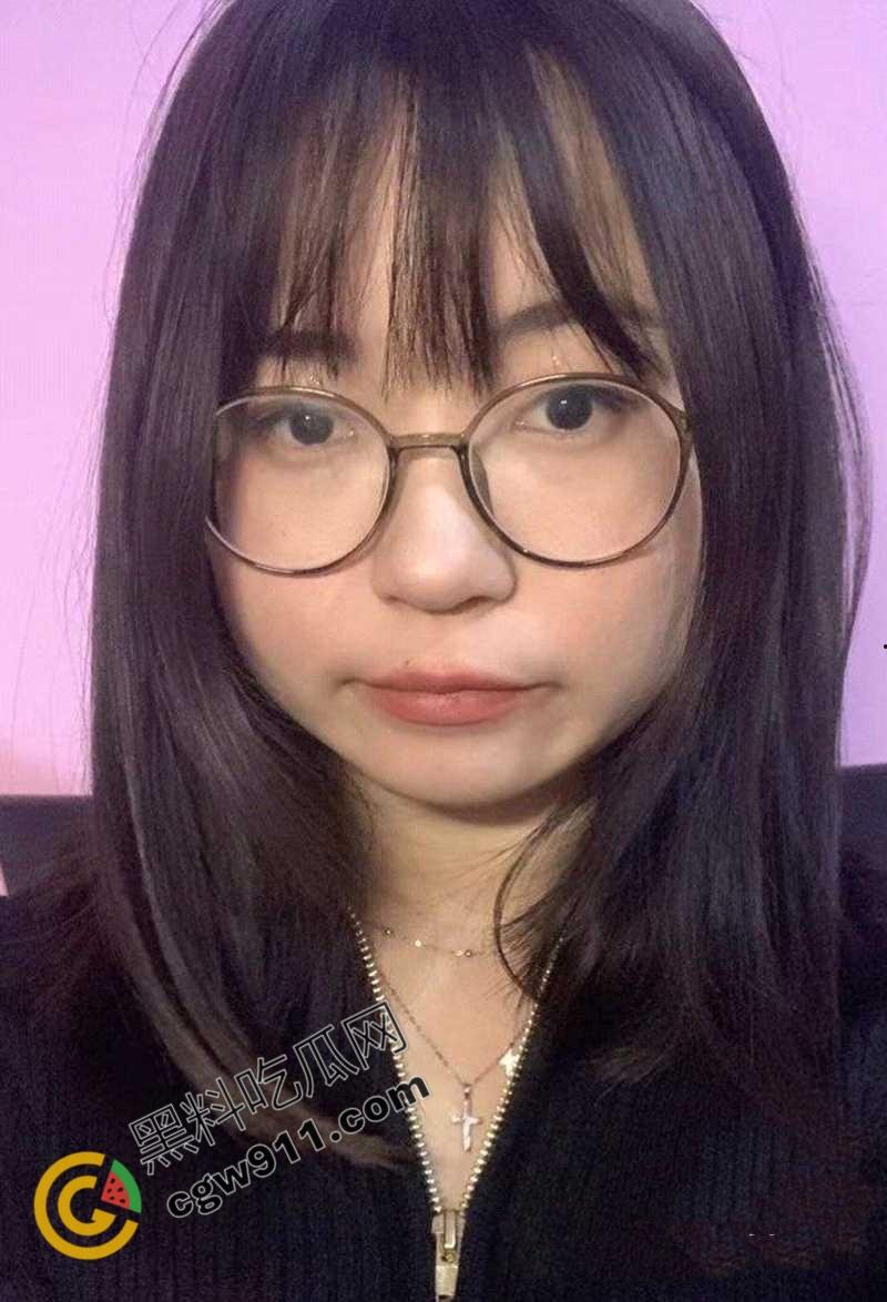 南京师范大学清纯眼镜妹【王嘉茹】淫荡自拍大公开，骚穴特写，口交深喉，尺度之大，直呼过瘾！-4