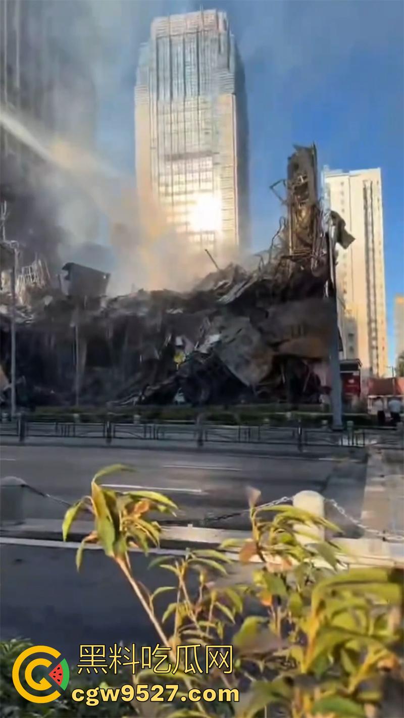 探店博主真能把店带火啊！江苏连云港京东电器自营店突发火灾，经过一宿的救援，才将大火熄灭！-10